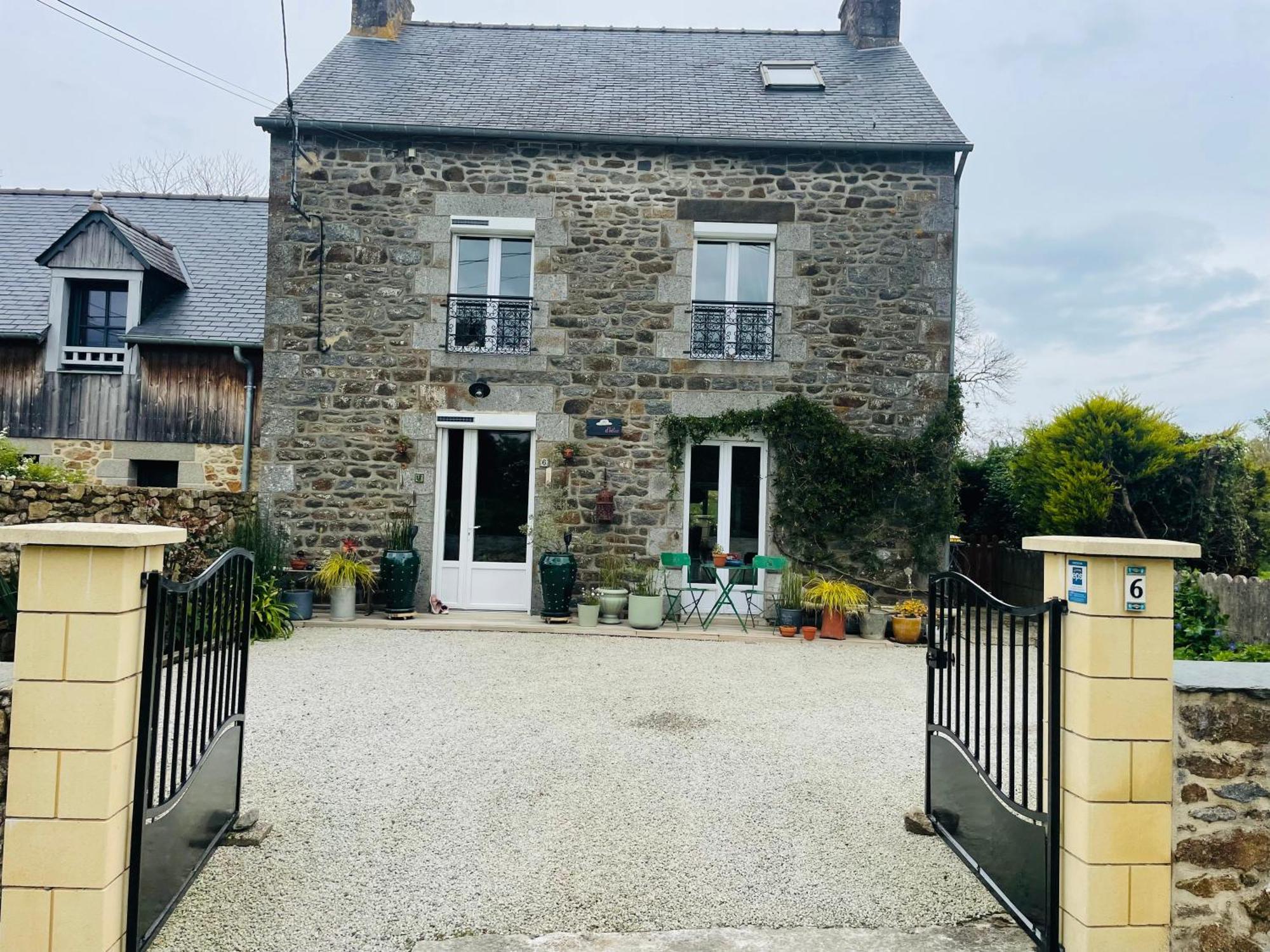 Chez Trotro Leilighet Saint-Pierre-de-Plesguen Eksteriør bilde